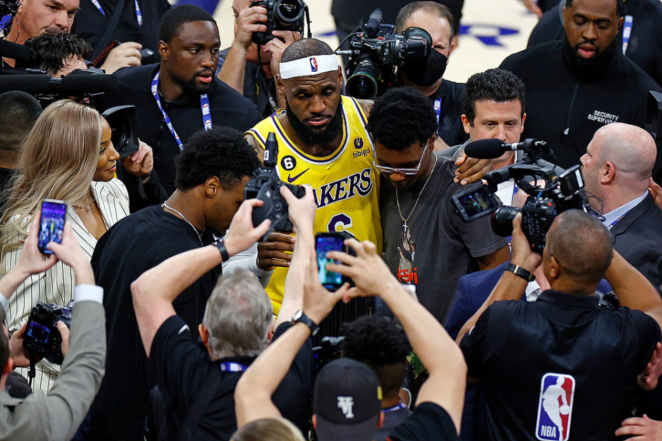 沟通中表示, TnUDi, 来与家人牢