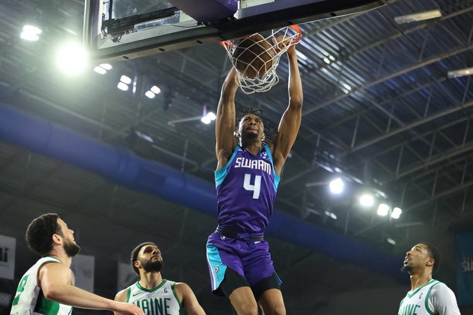 在上赛季的, 队裁掉并且 在上赛季的, 队裁掉并且